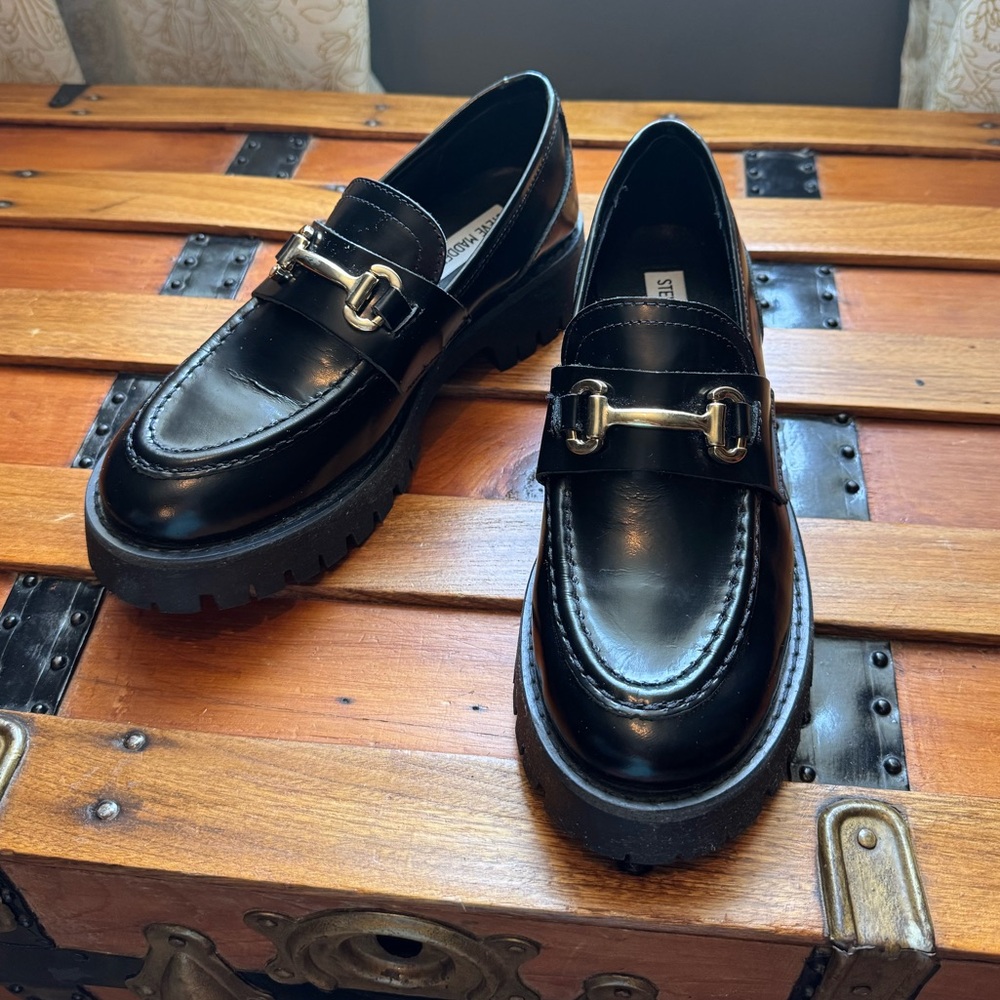 Steve Madden NWOT Black “Lando” Loafers with Gold Accents - Picture 6 of 11